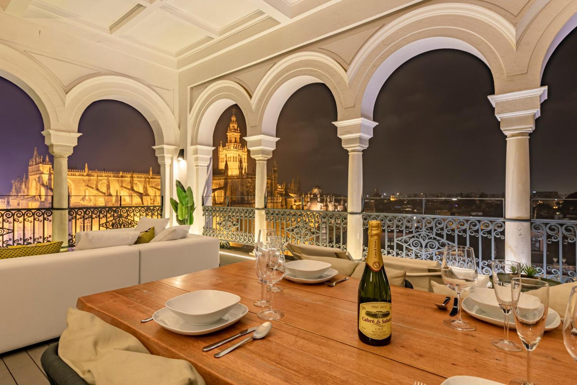 Isg Apartments The Most Exclusive Apartment In Sevillaparking Kültér fotó